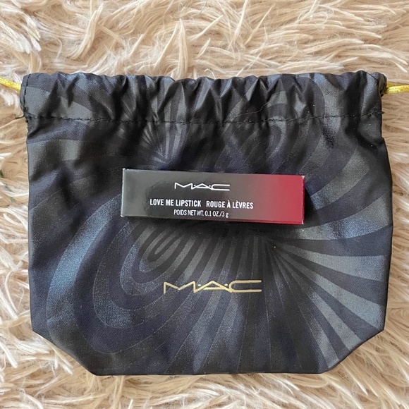 NWT MAC Love Me Lipstick in "E for Effortless" Red - Picture 4 of 4